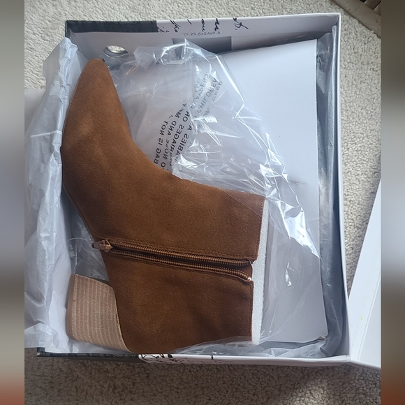 Brand new in box!  Kensie booties - Picture 4 of 4